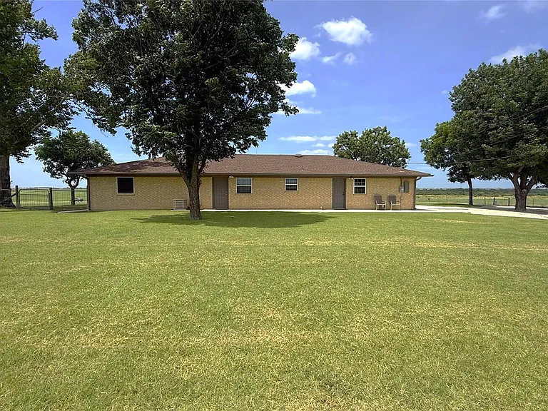 10150 FM 619 — Photo 29