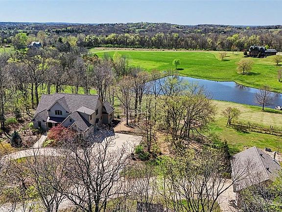3rd image of 3757 Sunny Rd