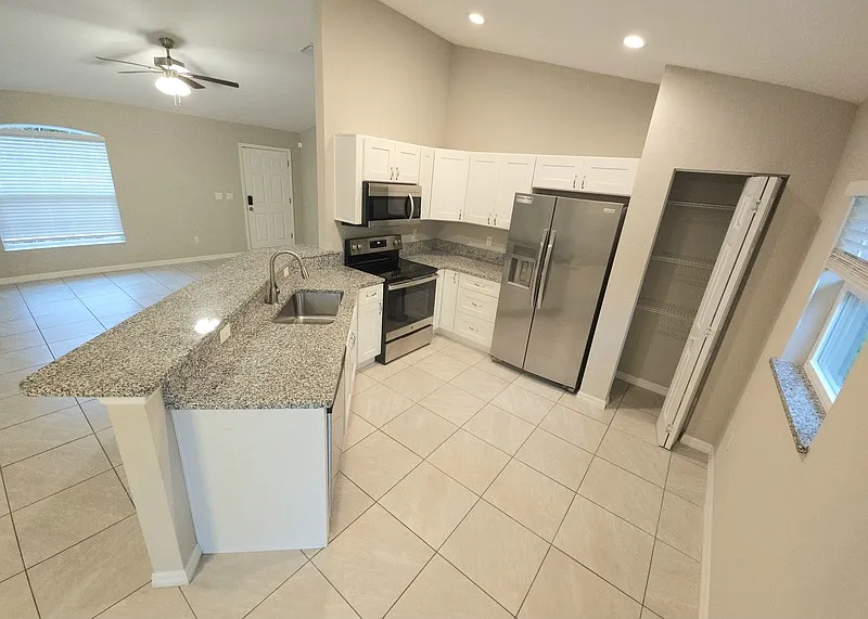 Silver Springs Shores — Photo 2
