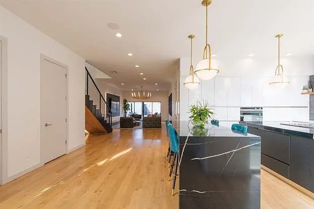 917 NW 8th St — Photo 10