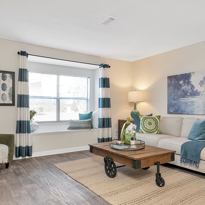 Deluxe Living Room with Bay Window