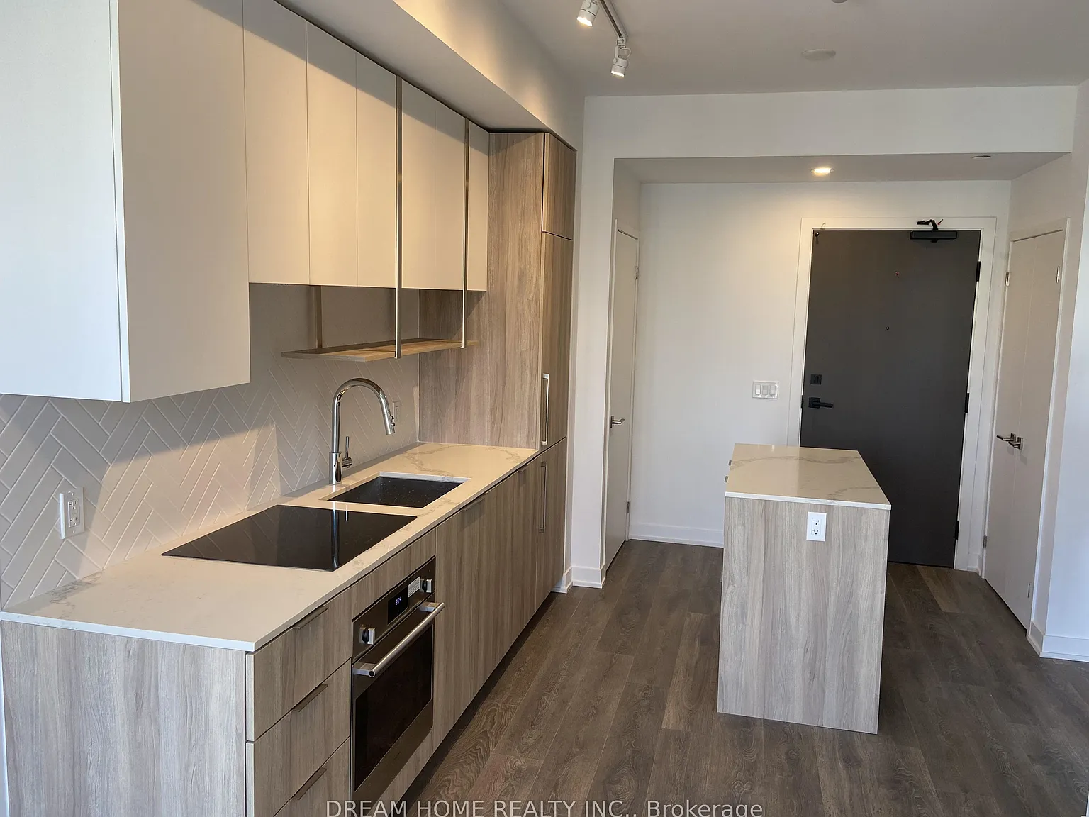 Azure Condos — Photo 2