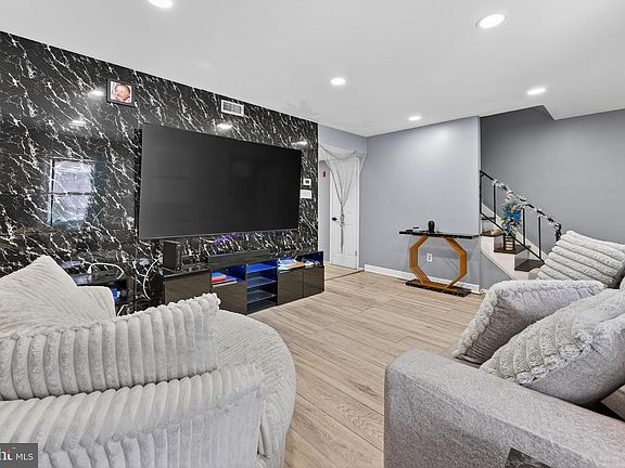 2nd image of 12 Ridgewood Pl