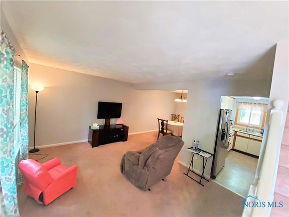 4th image of 200 Edgewood Dr