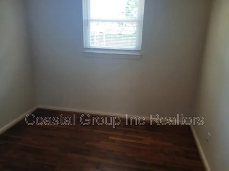 4733 Adler Ave — Photo 12