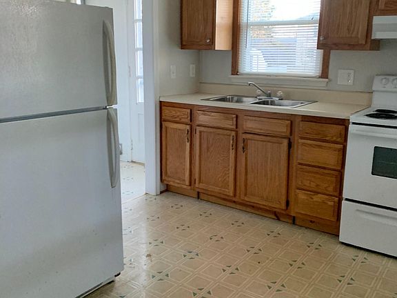 2nd image of 46 Darlyn Dr