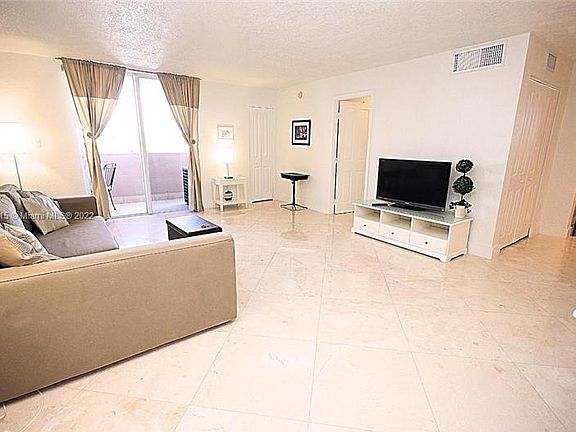 3rd image of 1750 James Ave APT 5D