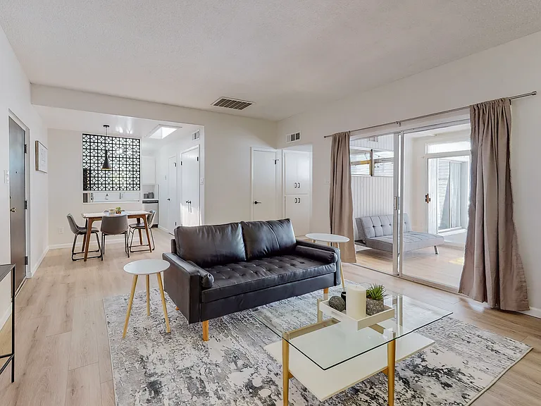 Remodeled / Fully Loaded / Furnished 2 Bed / 2 Bath in Uptown — Photo 9