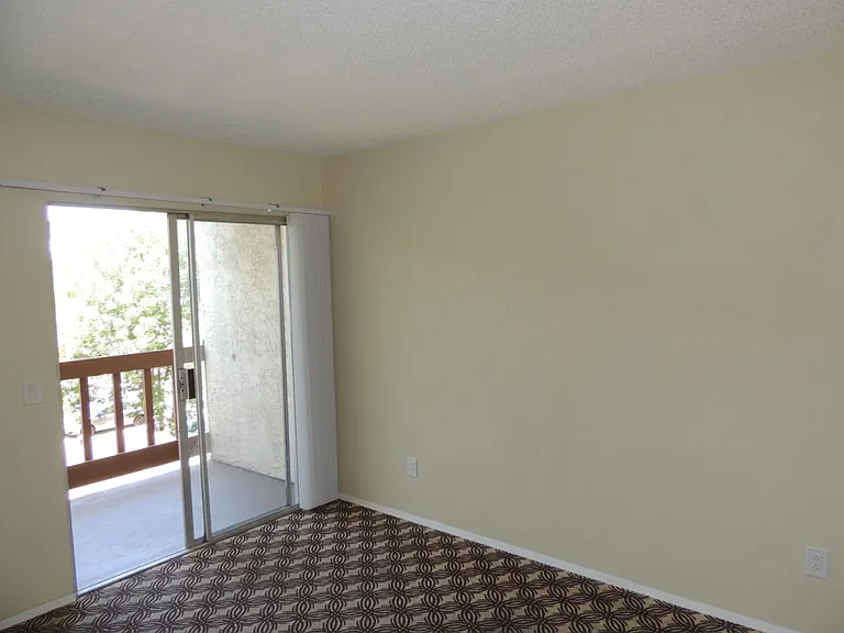 1127 D Ave #C — Photo 34