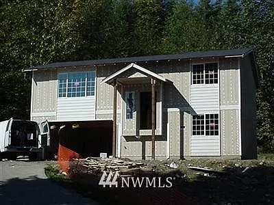 14410 215th Avenue E photo 1