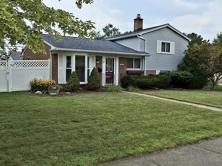 33011 Lynx St — Photo 1