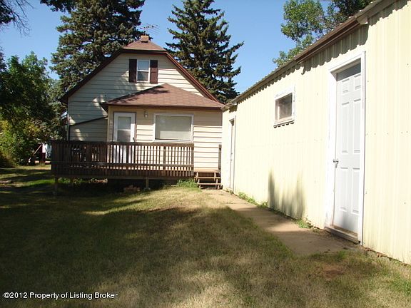 3rd image of 802 2nd Ave NE