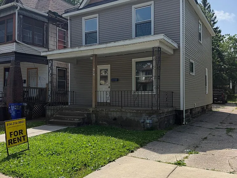 747 E 6th St — Photo 1