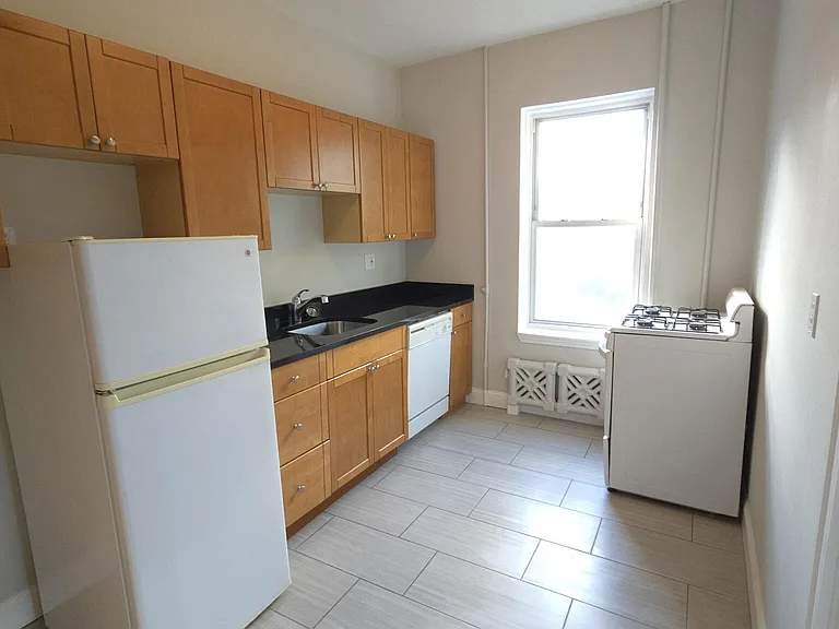 33 Highgate St #6 — Photo 7