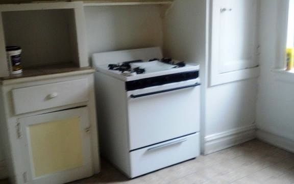 4th image of 303 Summit Ave