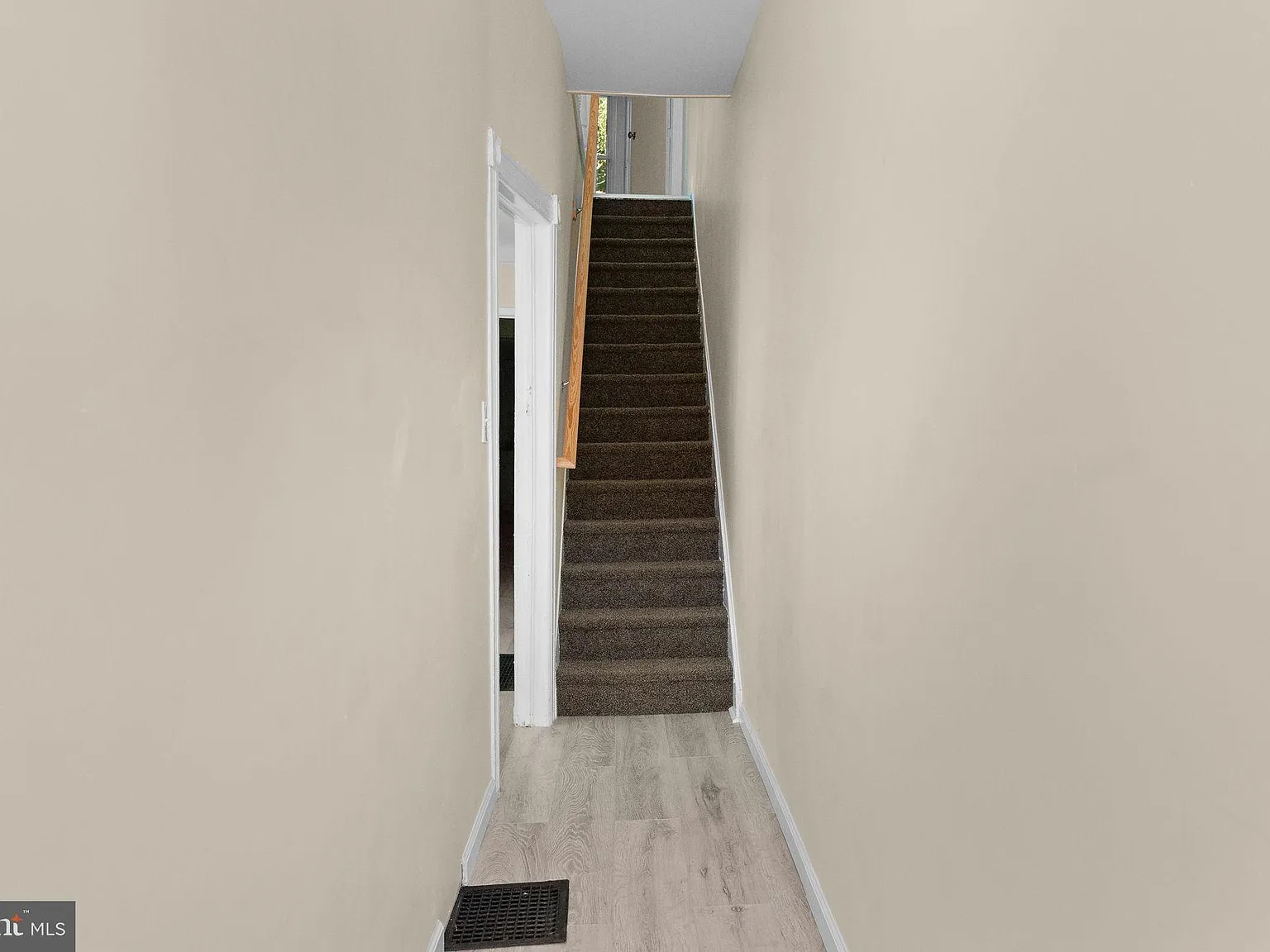 4 bed, 1272 sqft, $2,400 — Photo 3