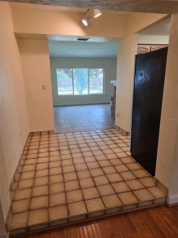 3 bed, 2.0 bath, 1175 sqft, $2,595 — Photo 4