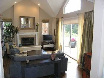 4th image of 916 Ventura Way
