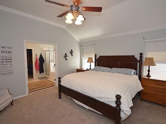 5th image of 1100 SW 127th Pl