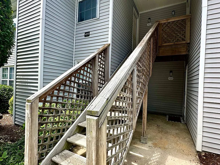 411 Sea Pointe Ct #201 — Photo 2