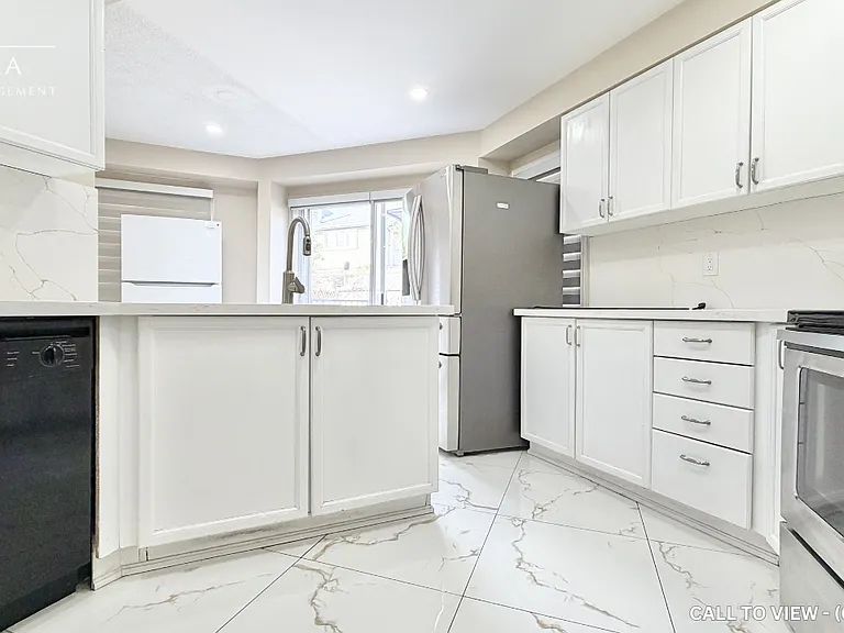 190 Moffatt Ave — Photo 4