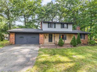 6540 Scotch Lake Dr, West Bloomfield, MI 48324