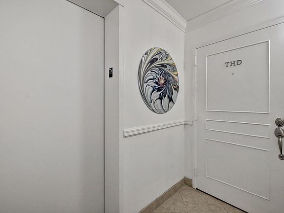 4th image of 1901 N Ocean Boulevard #TH-D