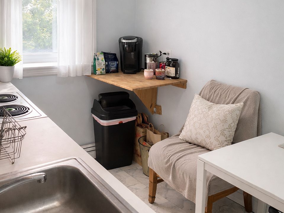 1st image of 9 Colborne Rd APT 2