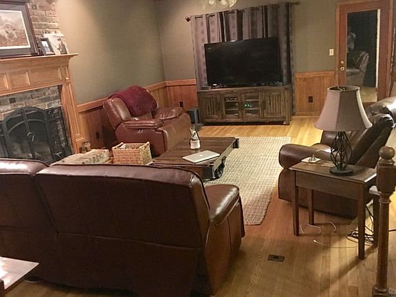 Family Room 27 x 15'