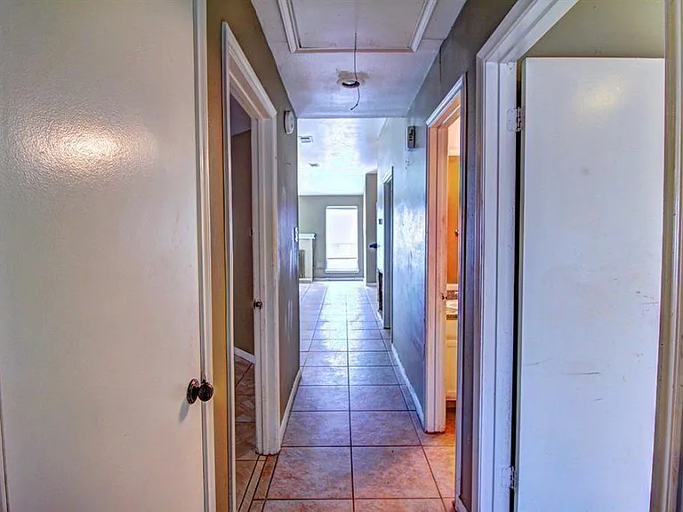 11818 Plumpoint Dr — Photo 3