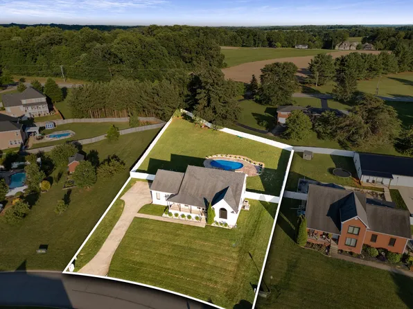 1033 Kacie Dr, Pleasant View, TN 37146