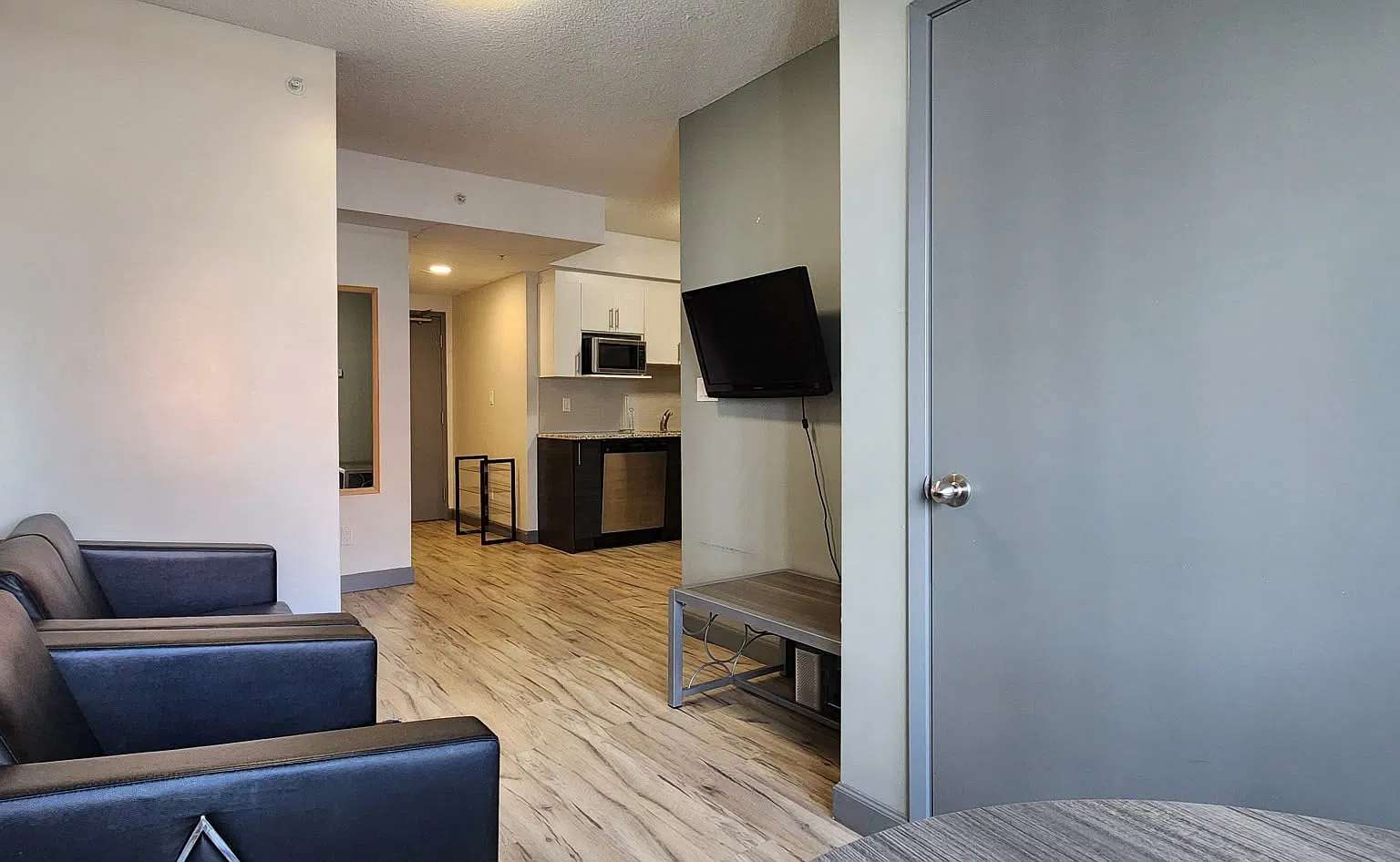 2 bed, 600 sqft, $2,000 — Photo 2