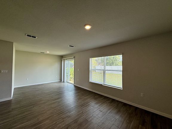 4th image of 14 Serene Pl #B