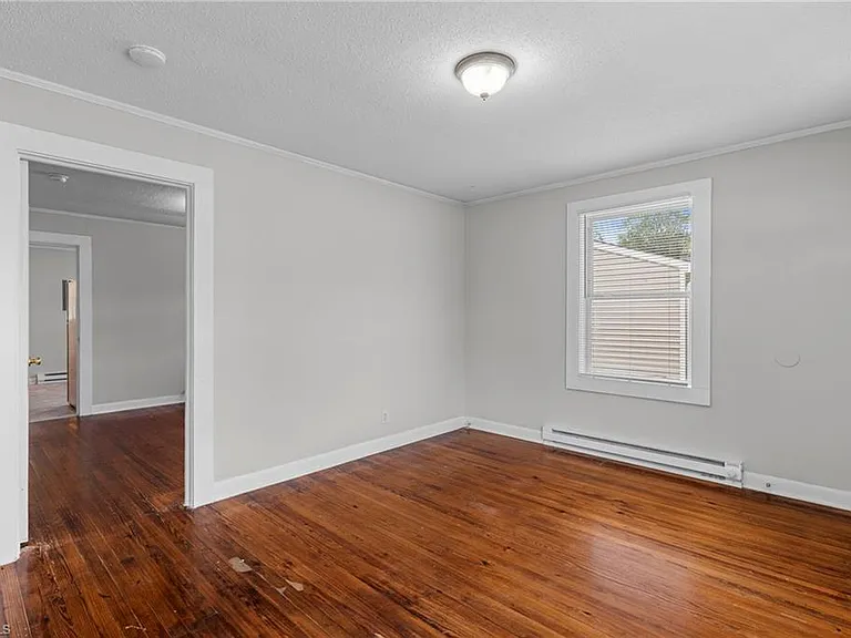 114 Charles Ave — Photo 6