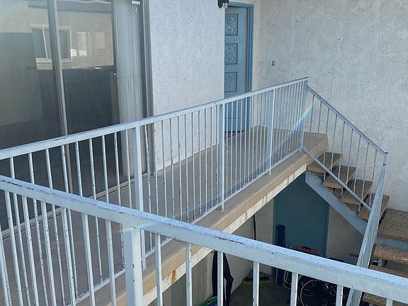 Front_entrance and balcony of_82_16th_Street.