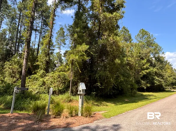 22 Chapel Grv S, Loxley, AL 36551
