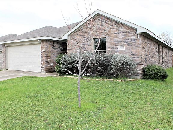 3rd image of 2821 Drycreek Ln