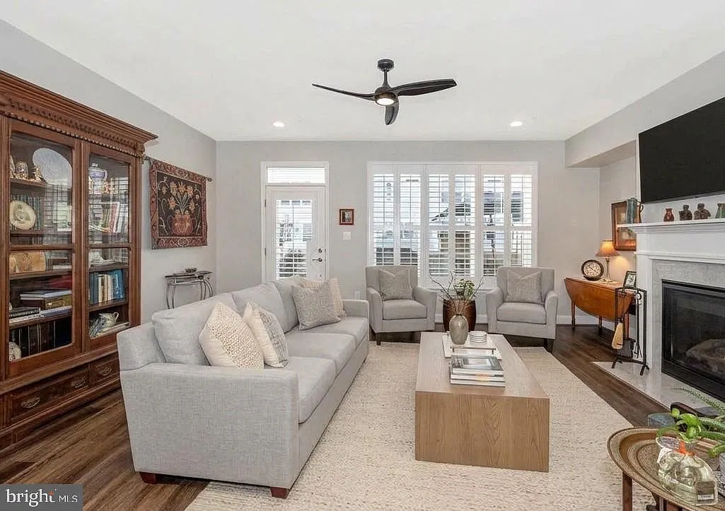 4 bed, 5.0 bath, 2900 sqft, $3,997 — Photo 3