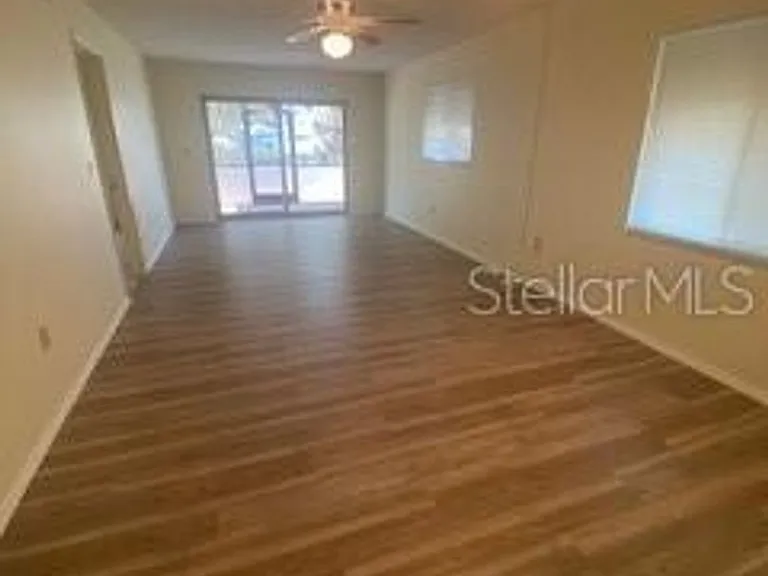517 Parkdale Mews #517 — Photo 12