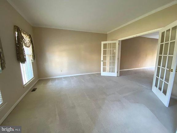 3rd image of 513 Blackbird Dr