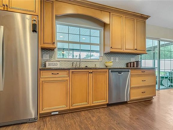 4th image of 7060 Archwood Dr