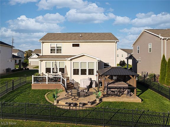2nd image of 1941 Baker Ln