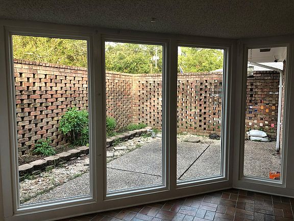 Sun room with private garden view