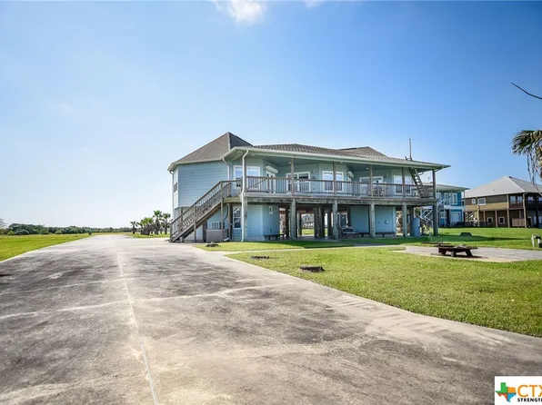 577 Bayside Dr, Seadrift, TX 77983