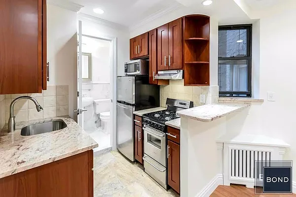 Rented by Bond New York | media 7