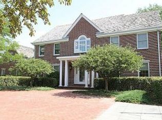 11720 N Bridgewater Dr, Mequon, WI 53092