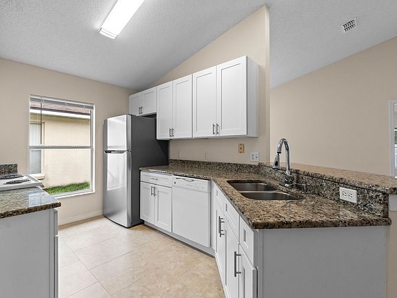 3rd image of 4780 Windwood Dr