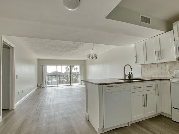 4th image of 4254 D Este Court #304