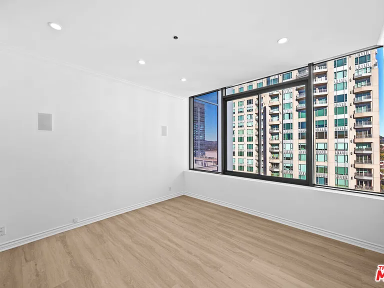 10724 Wilshire Blvd #Penthouse 1505 — Photo 37