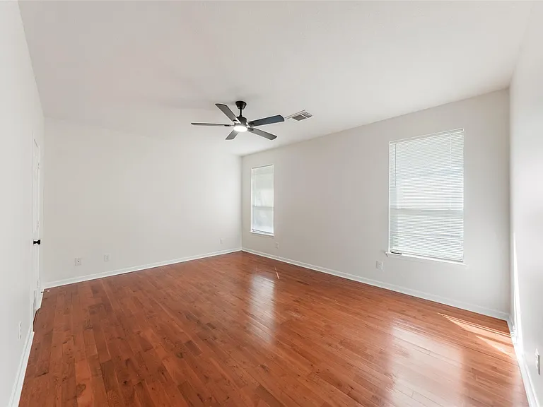 923 Shirefield Ln — Photo 22